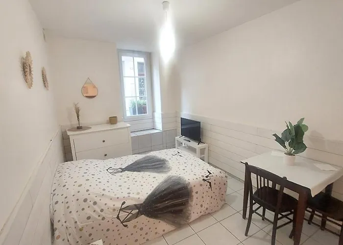 Meuble Au Pied Du Chateau Lägenhet